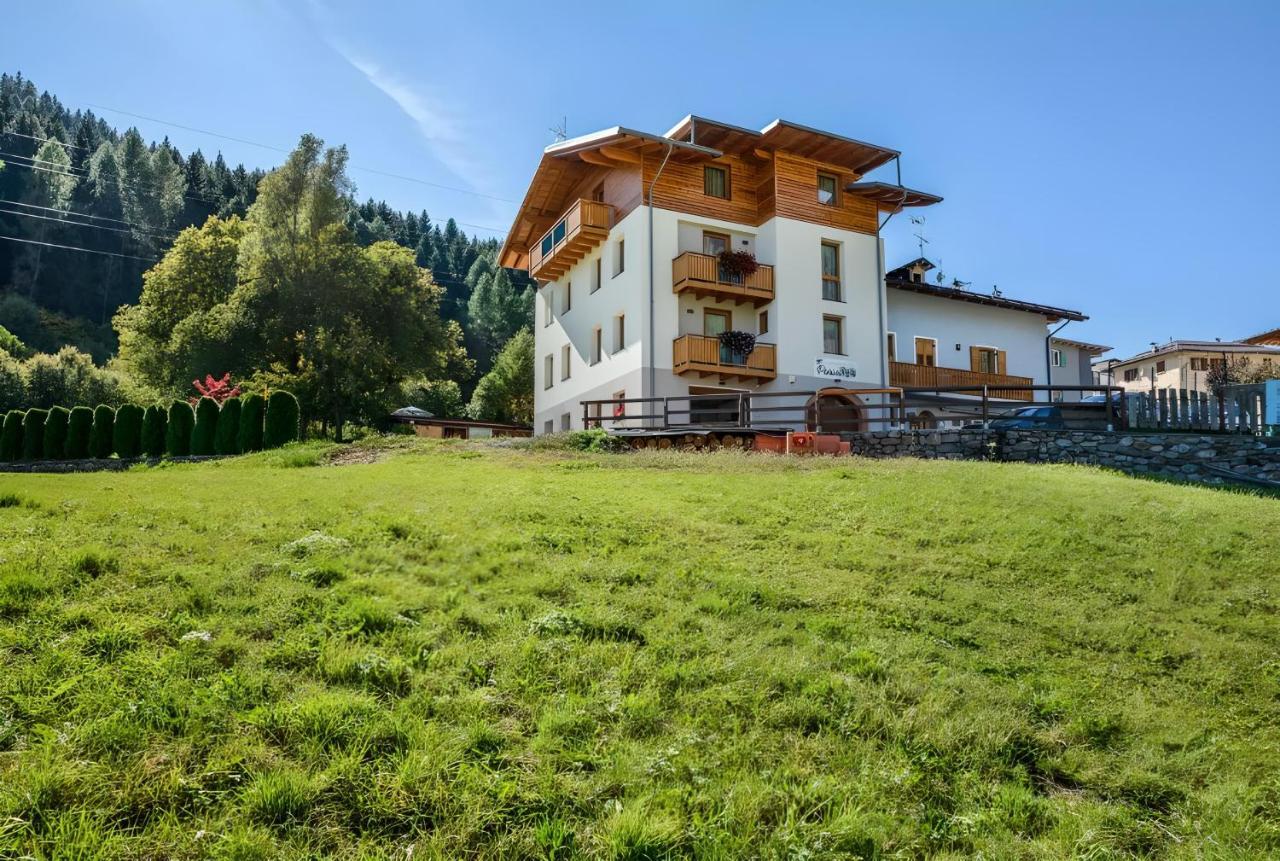 Appartamenti Penasa Renato Commezzadura Exteriér fotografie
