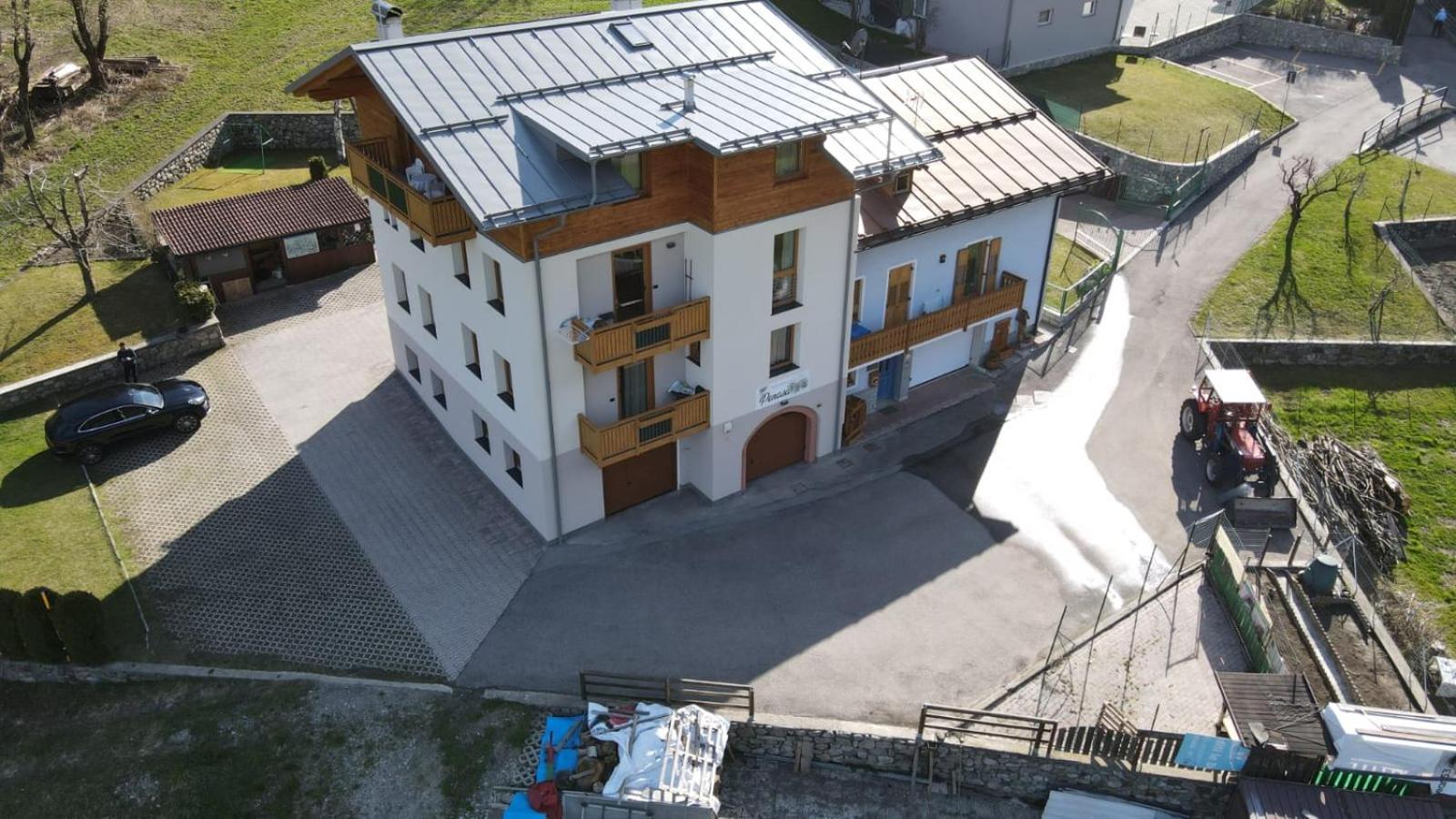 Appartamenti Penasa Renato Commezzadura Exteriér fotografie