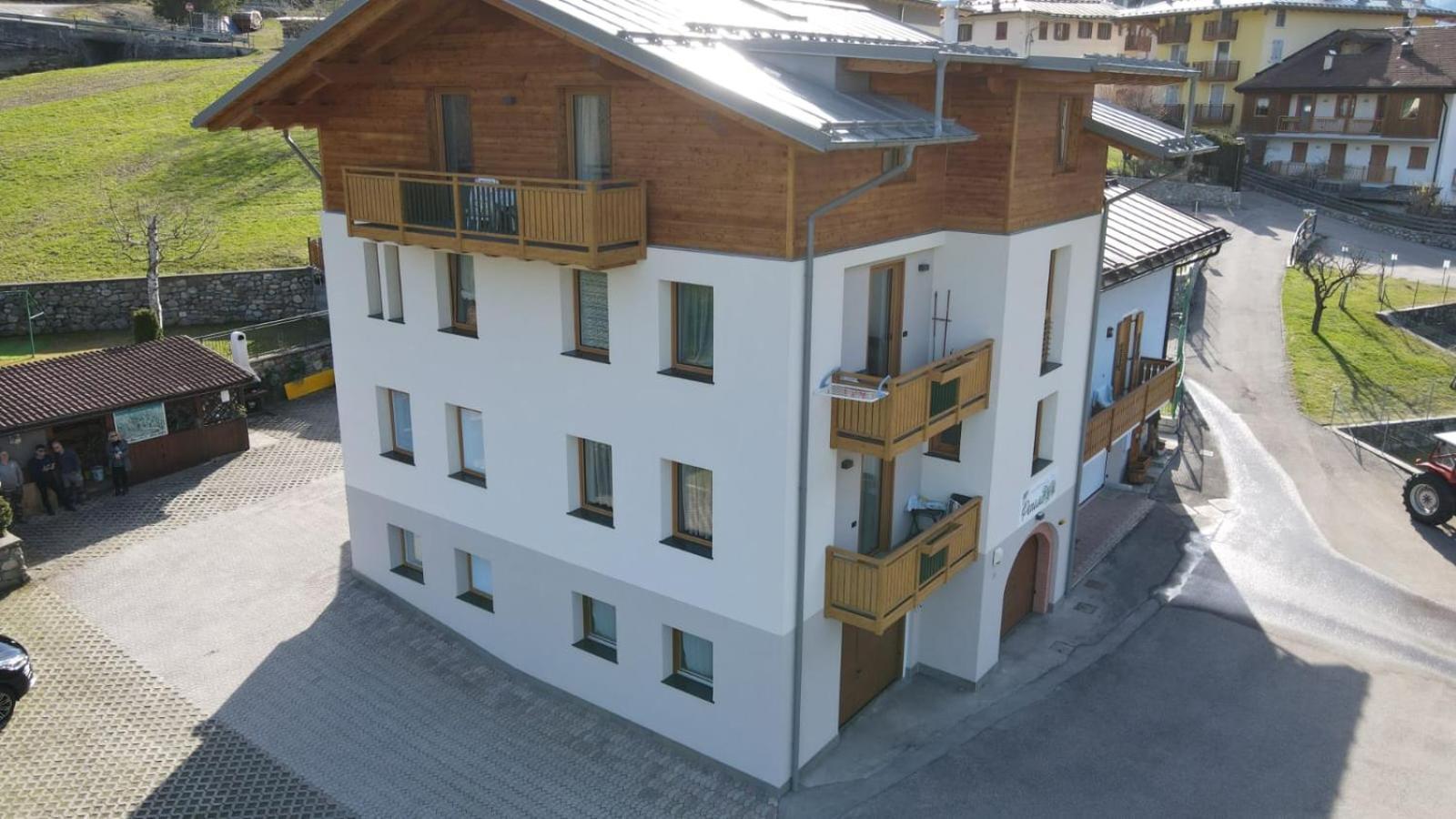 Appartamenti Penasa Renato Commezzadura Exteriér fotografie